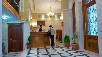 Check-in/check-out kiosk