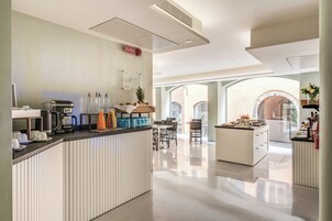 Daily full breakfast (EUR 24 per person)