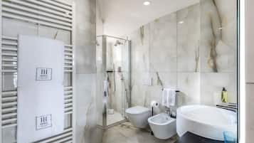 Shower, free toiletries, hair dryer, bidet