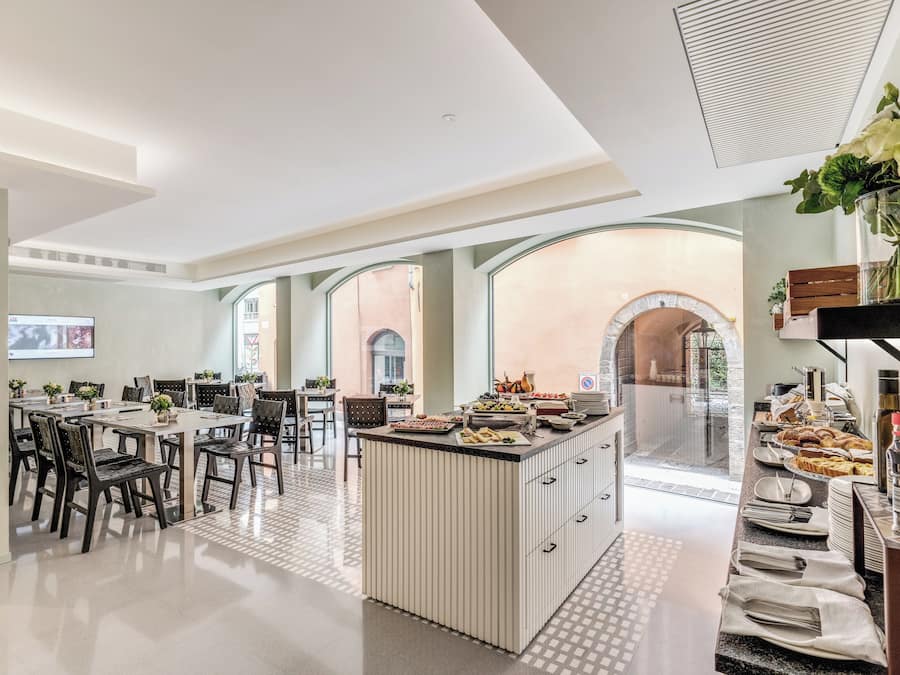 Desayuno completo diario (EUR 24 por persona)