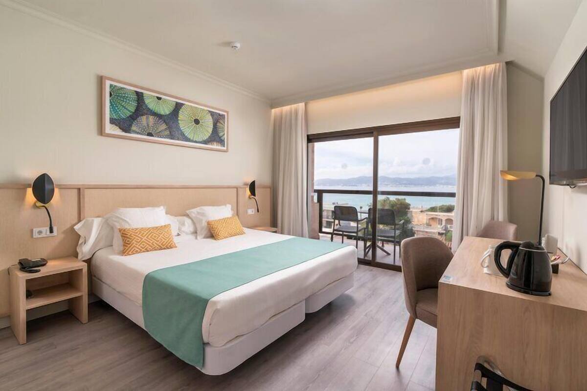 Double Room, Sea View (Side) | In-room safe, desk, iron/ironing board (on request), WiFi (free)