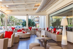 2 bars, bar en bord de piscine