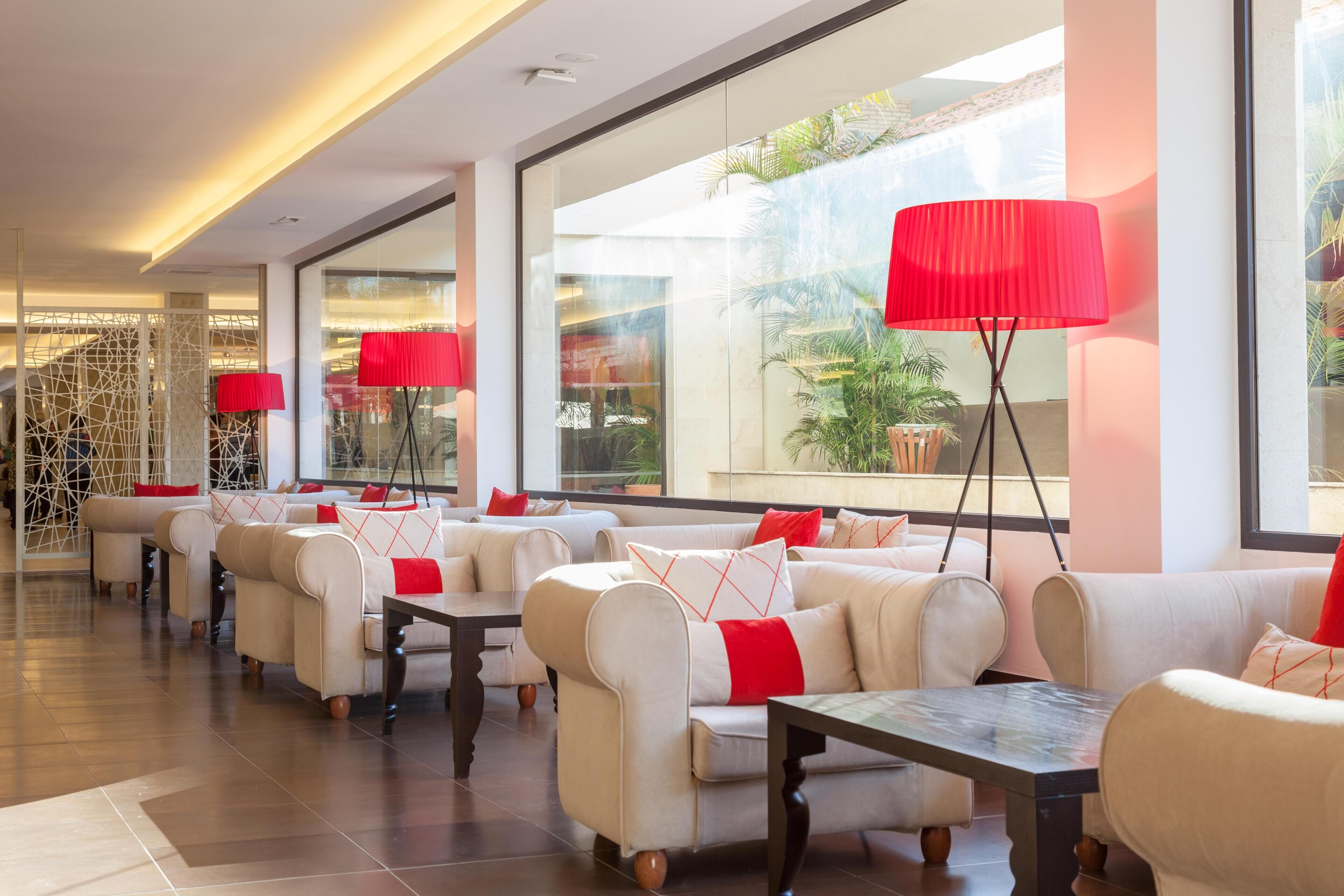 2 bars/lounges, poolside bar