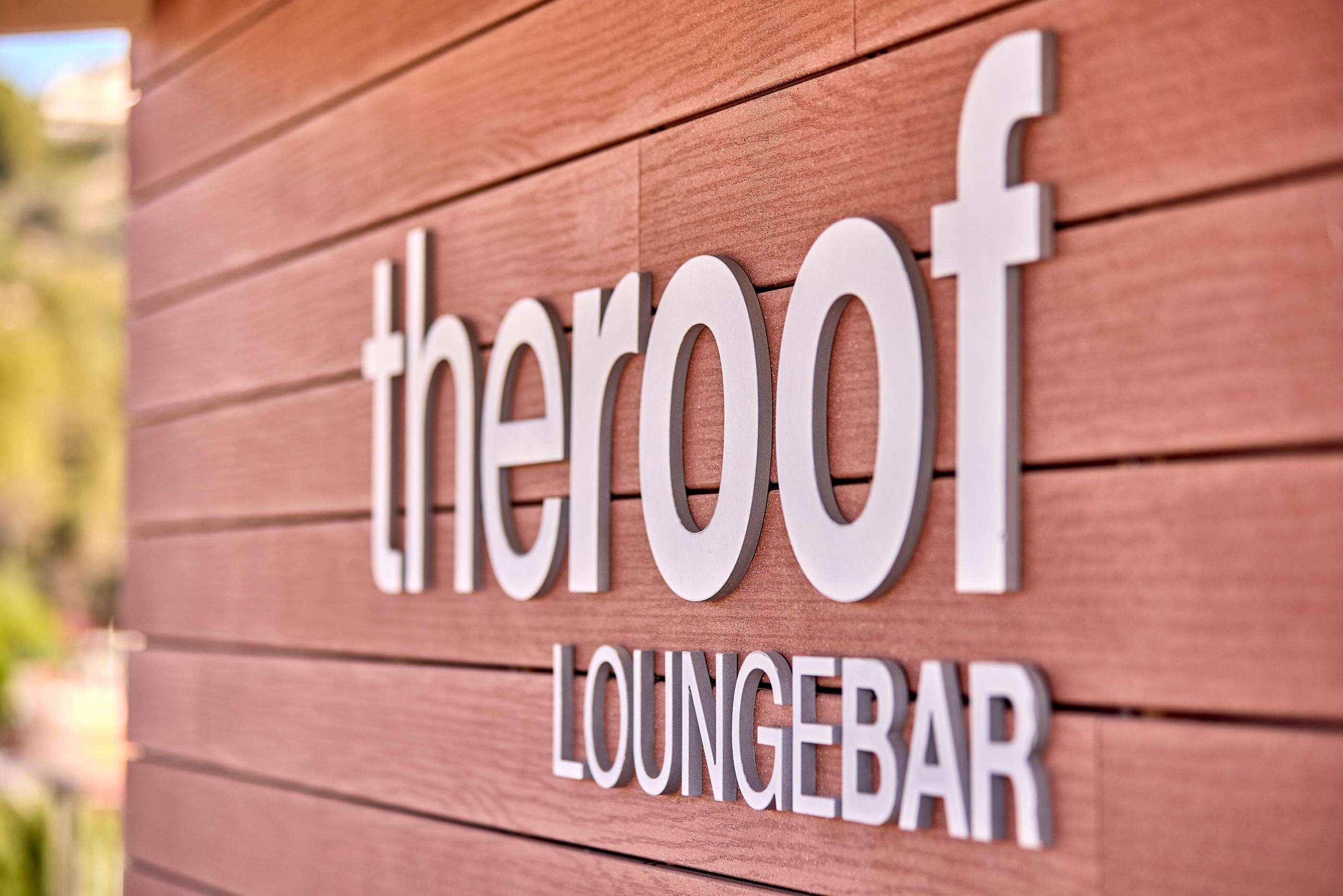 2 bars/lounges, poolside bar