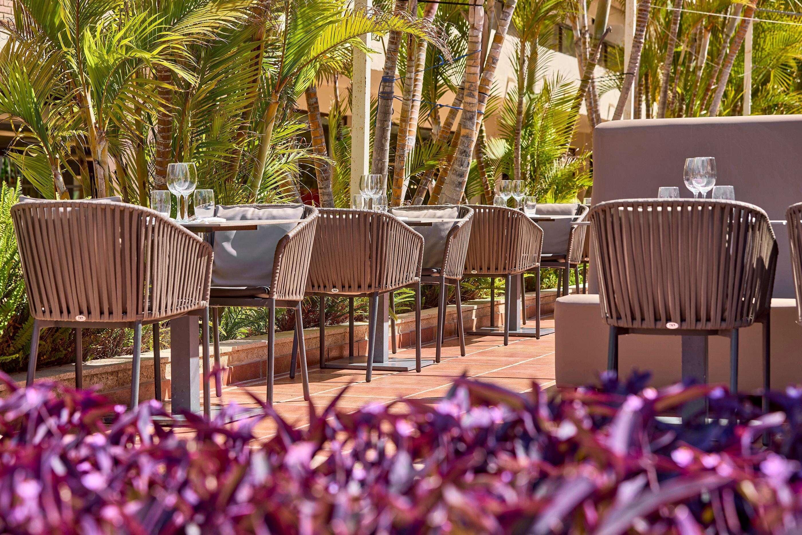 2 restaurants, breakfast, lunch, dinner served; international cuisine