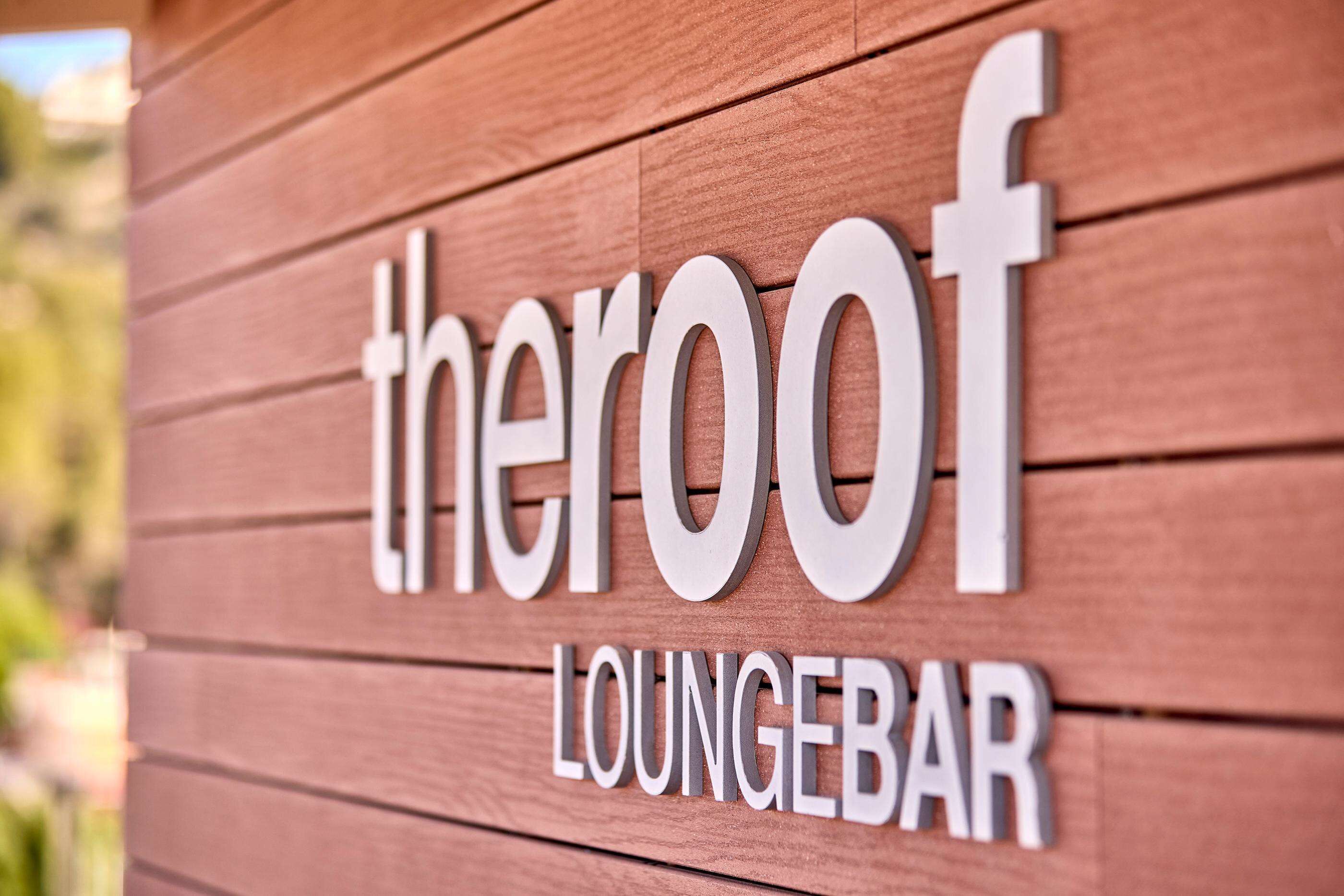 2 bars/lounges, poolside bar