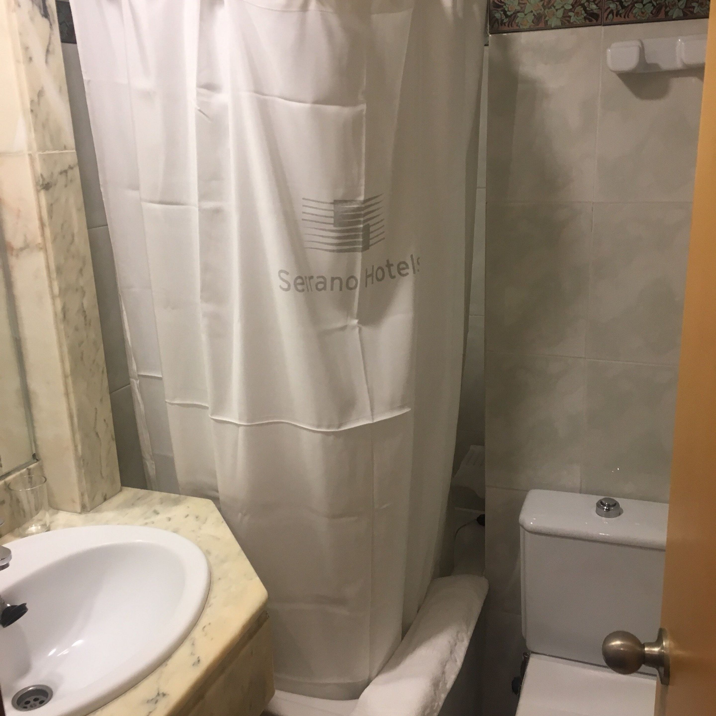 free toiletries, towels