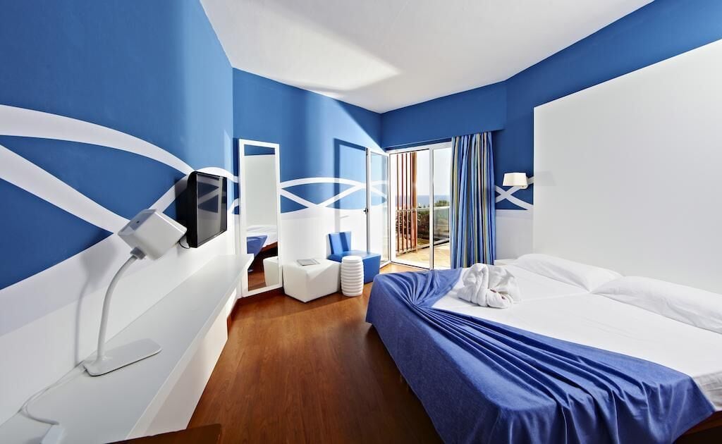 In-room safe, desk, laptop workspace, blackout drapes