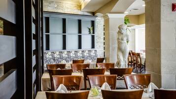 Breakfast, lunch and dinner served