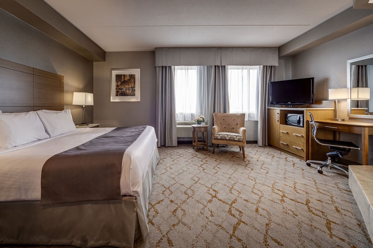 Premium bedding, down duvets, pillow-top beds, in-room safe