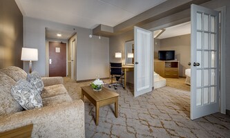 Deluxe Queen Suite with Jetted Tub-Separate Living Room | Living area | 37-inch LCD TV with cable channels, TV, pay movies