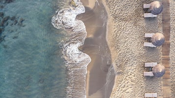 Private beach, sun-loungers, beach umbrellas, beach towels