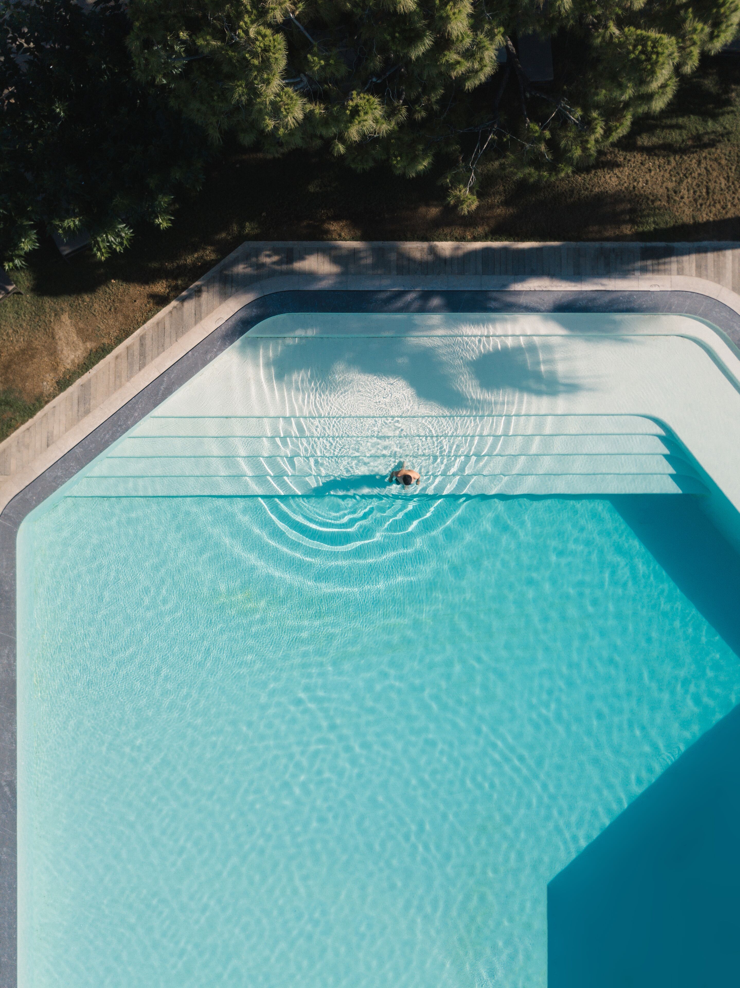 3 outdoor pools, pool umbrellas, pool loungers