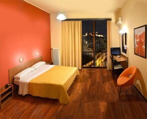 1 Schlafzimmer, Schreibtisch, Verdunkelungsvorhänge