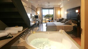 Suite – premium, massasjebadekar (Prestige Solarium) | Bad | Kombinert dusj/badekar og dype avslapningsbadekar
