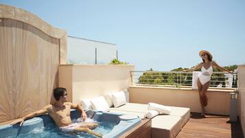 Junior Suite, Jetted Tub (Prestige Solarium) | Premium bedding, down duvets, minibar, in-room safe