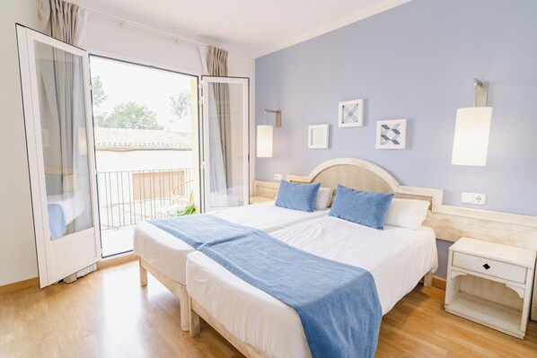 Superior Double Room, Balcony | Desk, soundproofing, free WiFi