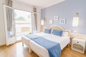 Desk, soundproofing, free WiFi