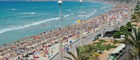 Værelse med 2 enkeltsenge - balkon - havudsigt | Strand | På stranden, hvidt sand