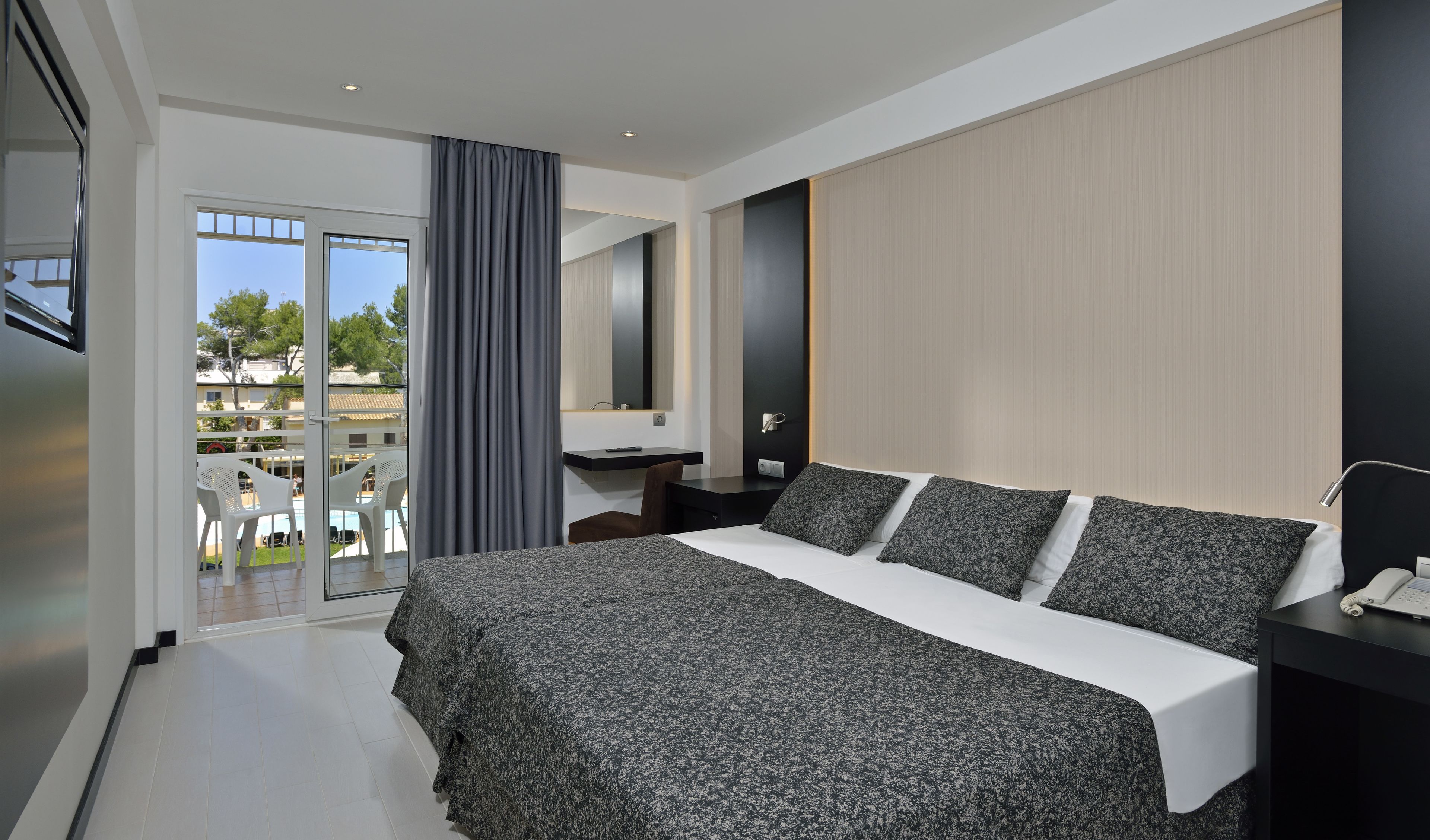 desk, blackout curtains, soundproofing, free cots/infant beds