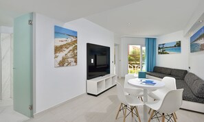 1 bedroom, soundproofing, free cribs/infant beds, free WiFi - Aparthotel Isla de Cabrera (Ses Salines)