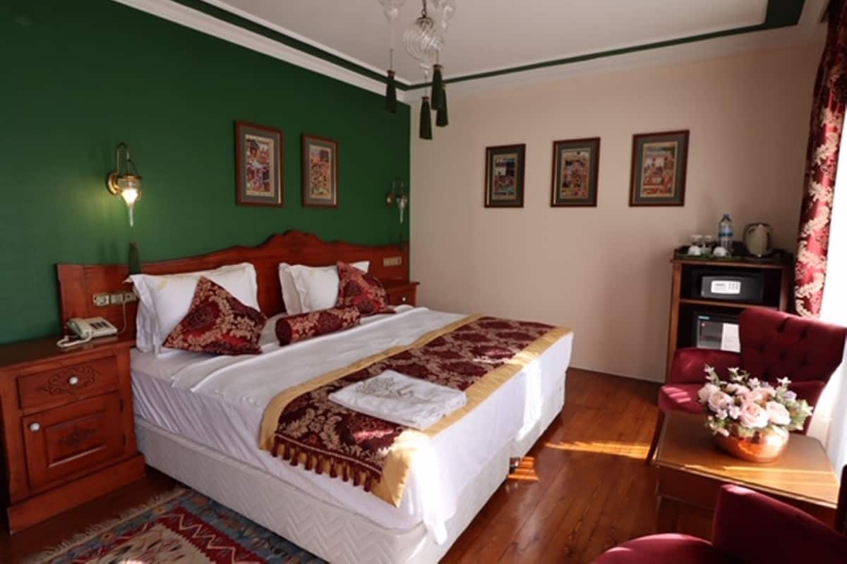 Premium bedding, minibar, in-room safe, desk