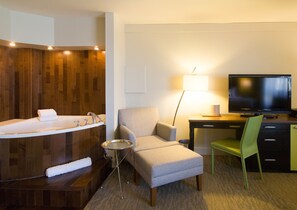 Suite – junior, 1 kingsize-seng med sovesofa | Sengetøy av topp kvalitet og senger med overmadrass