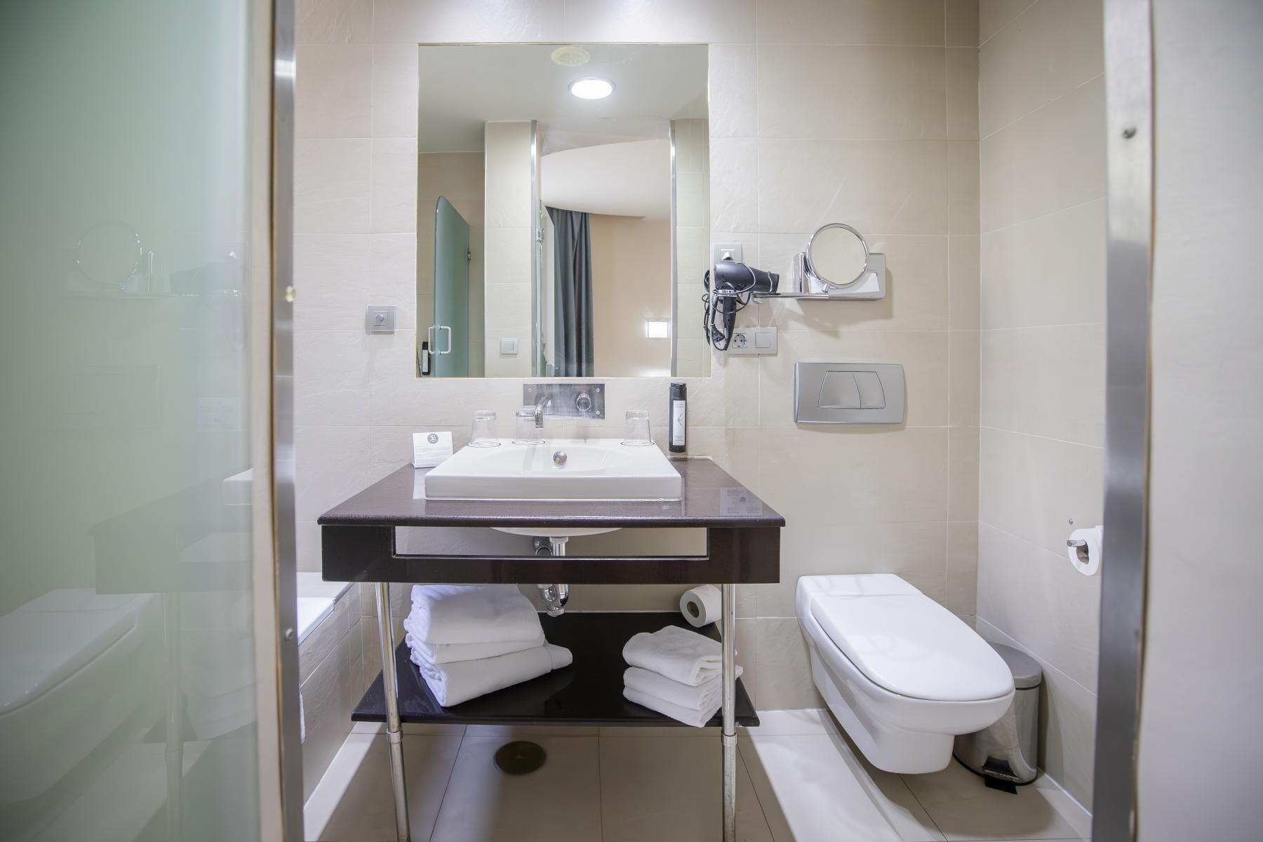 standard double or twin room (with extra bed) | bathroom | free toiletries, hair dryer, towels