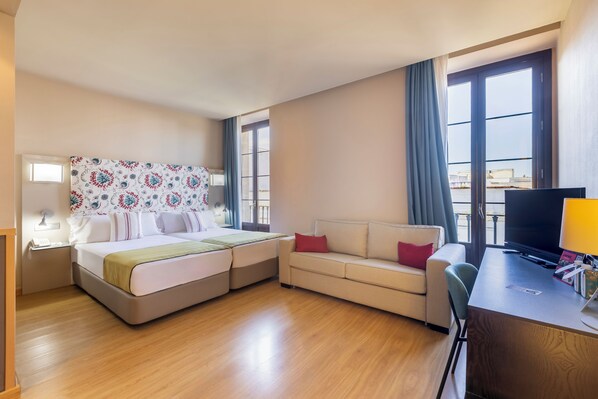 A hotel room with a bed, a sofa, a desk, and a TV. - Hotel ITC Jerez by Soho Boutique (Jerez de la Frontera)