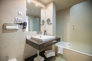 Superior Double or Twin Room | Bathroom | Free toiletries, hair dryer, towels