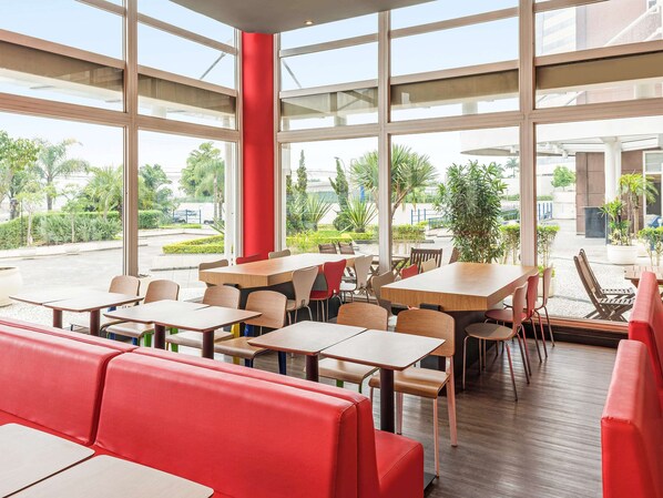 Lunch and dinner served, Regional cuisine - ibis Tamboré (Barueri)