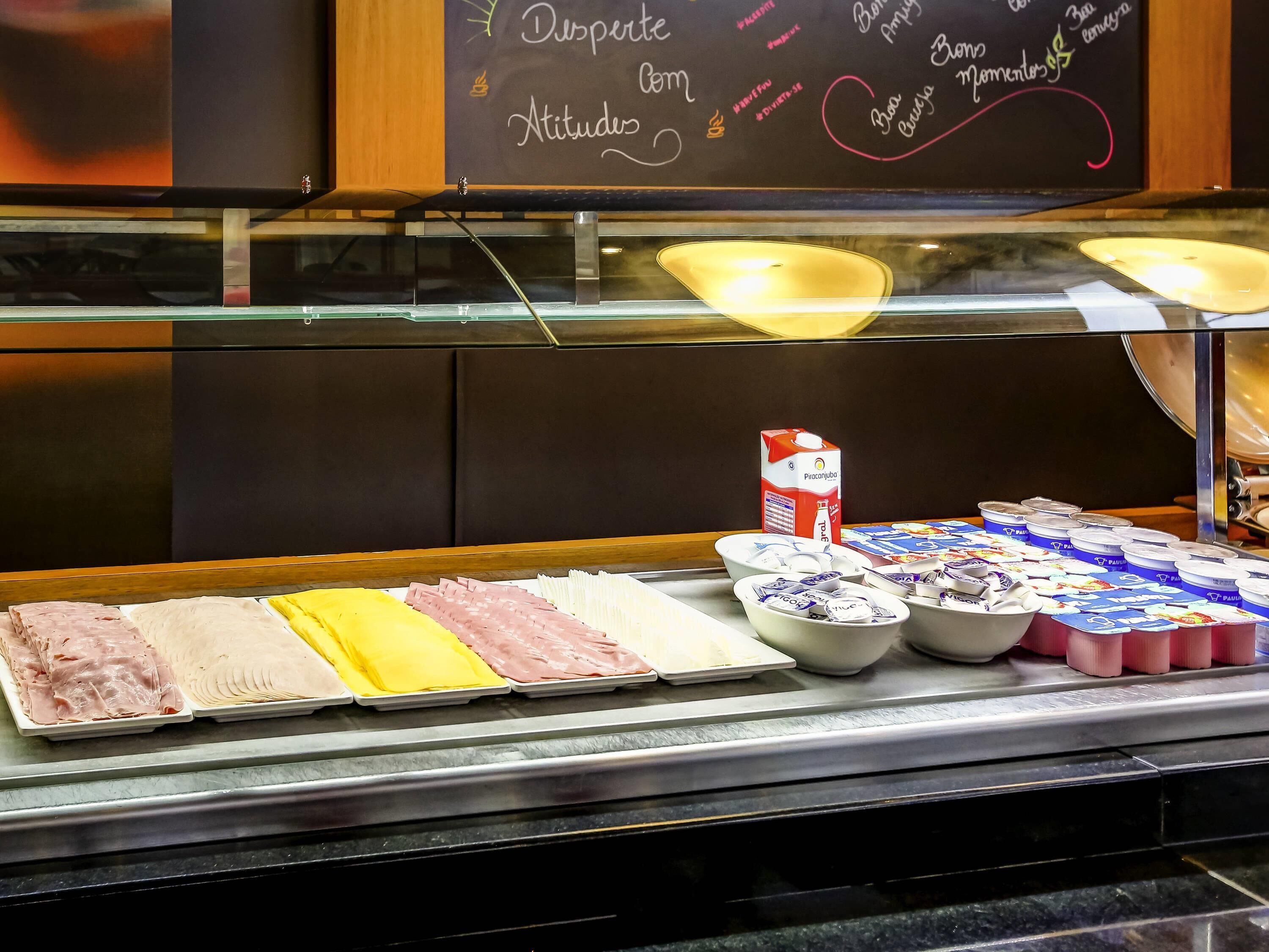 daily buffet breakfast (brl 48 per person)
