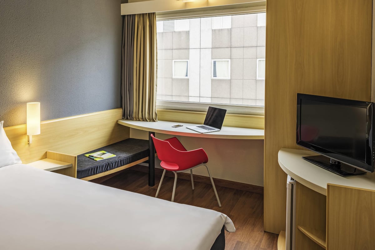 Chambre, 1 lit double | Literie hypoallergénique, minibar, coffre-fort, bureau