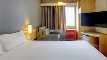 Habitación, 1 cama matrimonial y sofá cama | Ropa de cama hipoalergénica y minibar