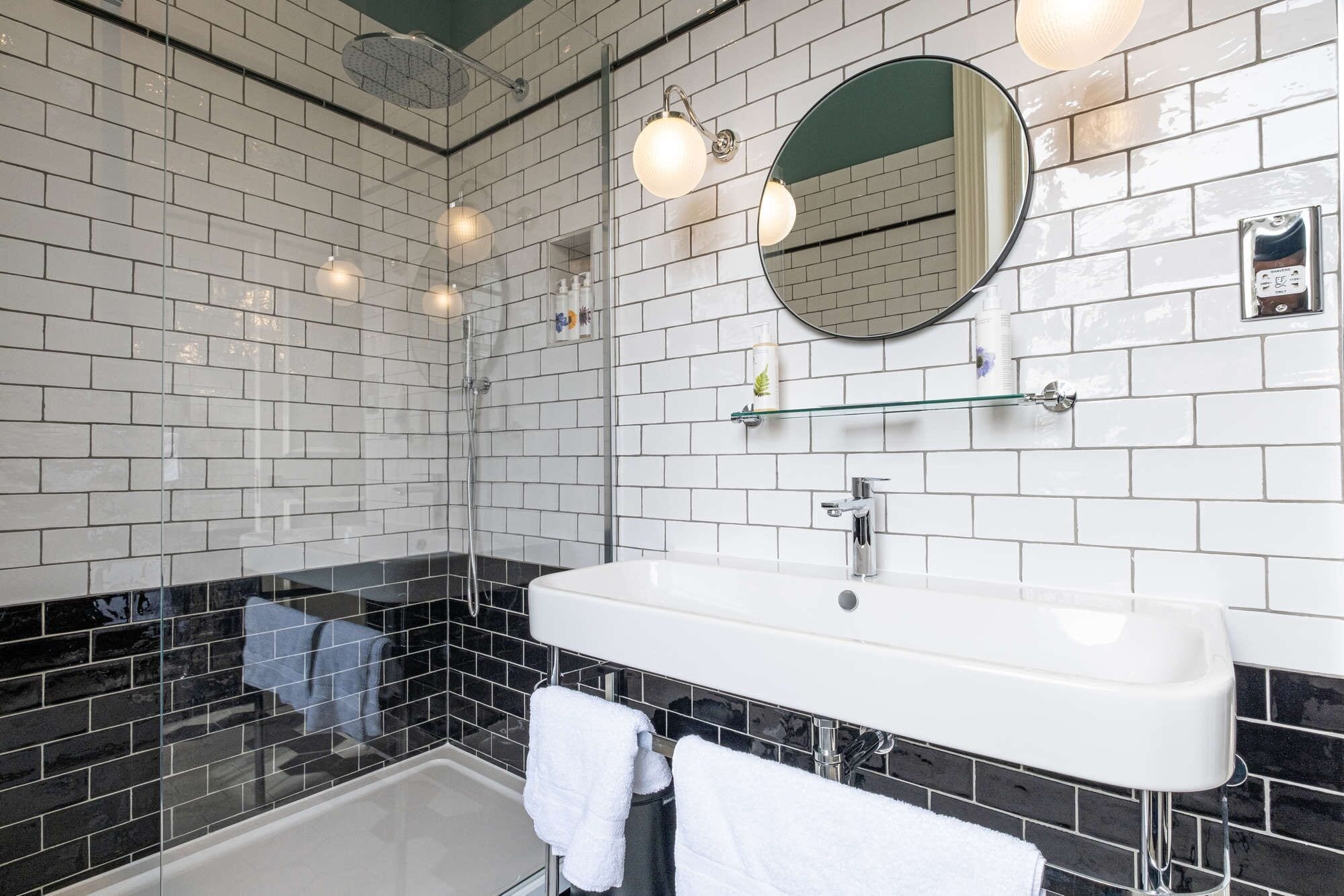 design double room | desk, iron/ironing board, free wifi, bed sheets