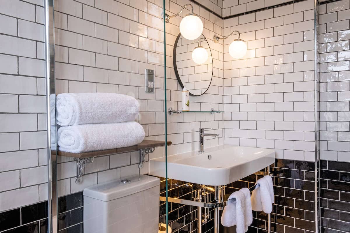 signature room | bathroom | shower, free toiletries, hair dryer, towels