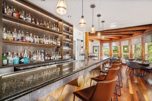 Breakfast and dinner served