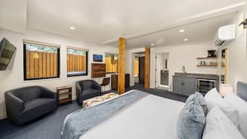 Choice Spa King | 1 bedroom, Egyptian cotton sheets, premium bedding, Tempur-Pedic beds