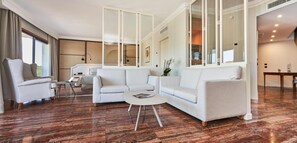 Premium bedding, minibar, in-room safe, blackout drapes - Hotel Serrano Palace (Capdepera)