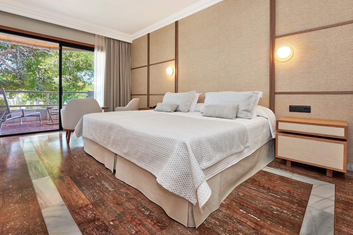 Premium bedding, minibar, in-room safe, blackout curtains