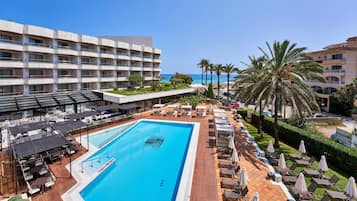 Indoor pool, 2 outdoor pools