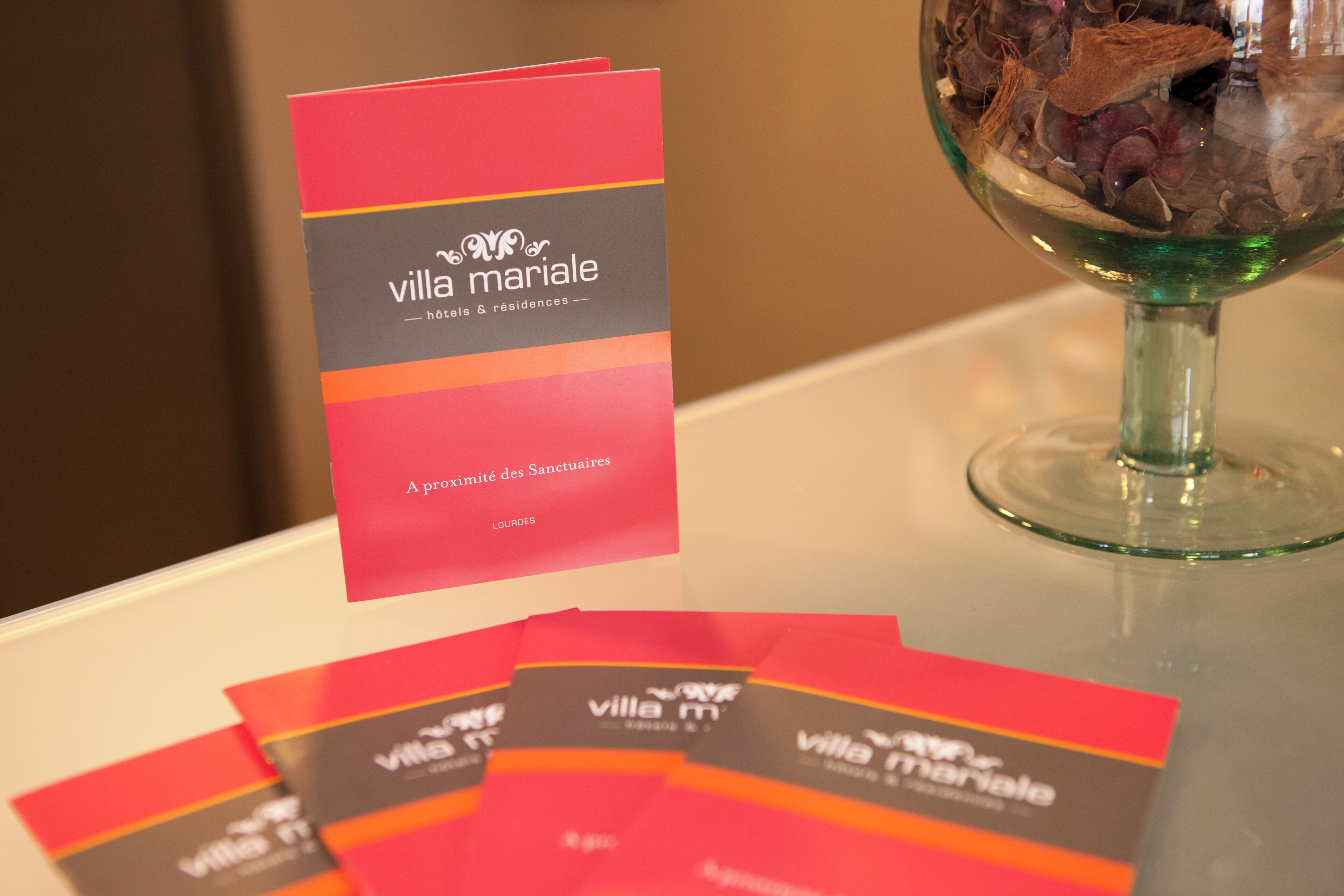 Visitenkarten für die Villa Mariale Hotels und Residenzen.