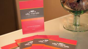 Visitenkarten für die Villa Mariale Hotels und Residenzen.