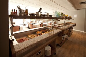 Petit déjeuner servi sur place