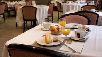 Petit déjeuner servi sur place