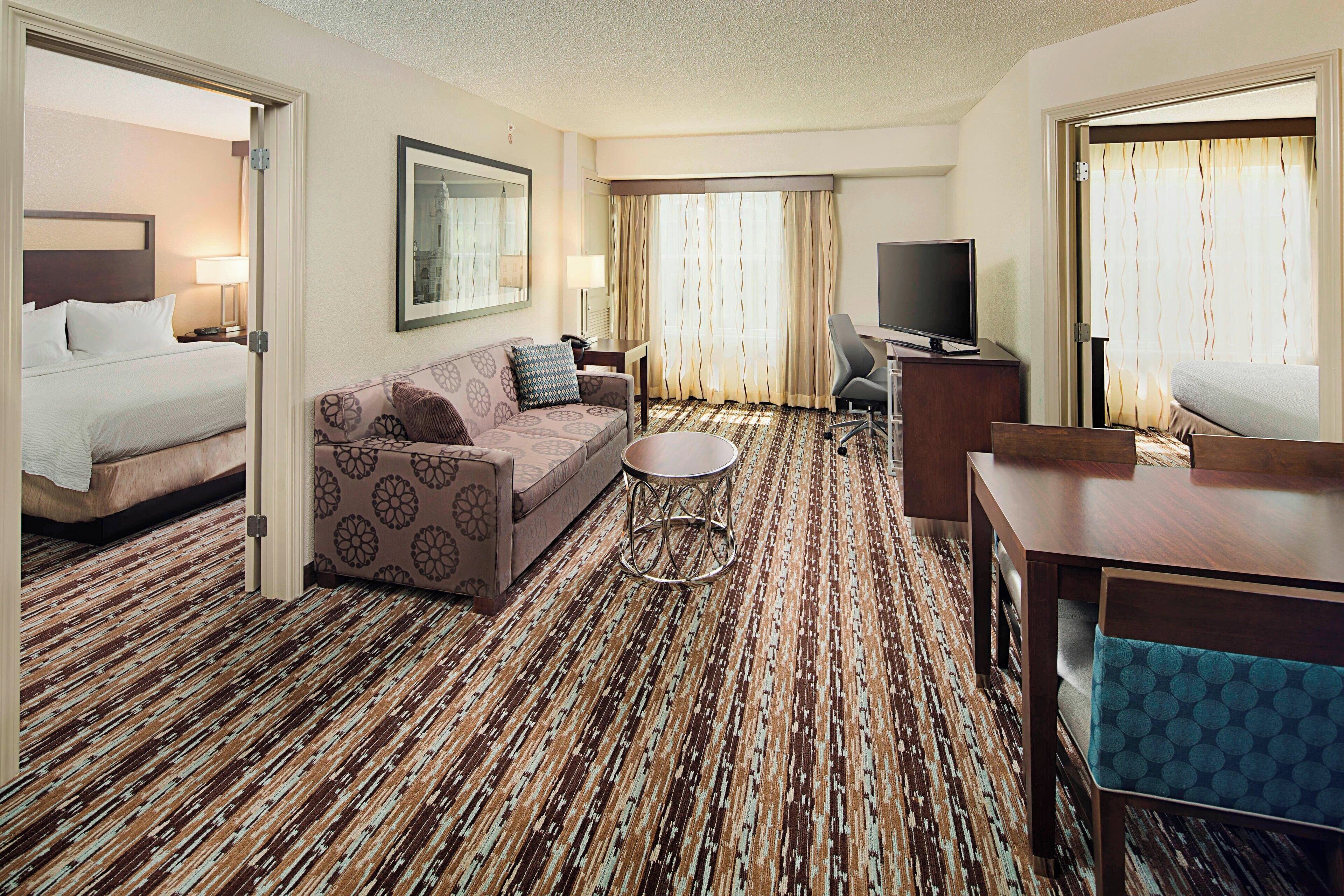 flat-screen tv, pay films