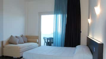 Apartamento, 1 habitación | Caja fuerte, sistema de insonorización, tabla de planchar con plancha