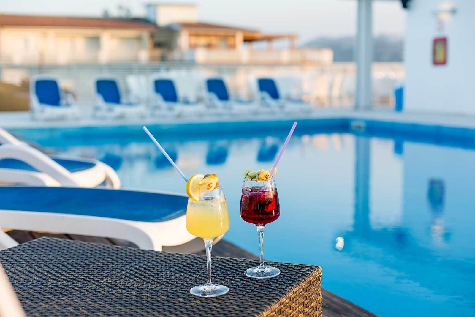 Außenpool, Liegestühle