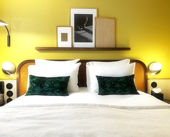 Safe på rommet, skrivebord, blendingsgardiner og wi-fi (inkludert)