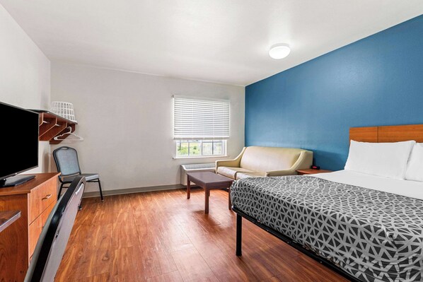 Escritorio, cortinas blackout, wifi gratis y ropa de cama 